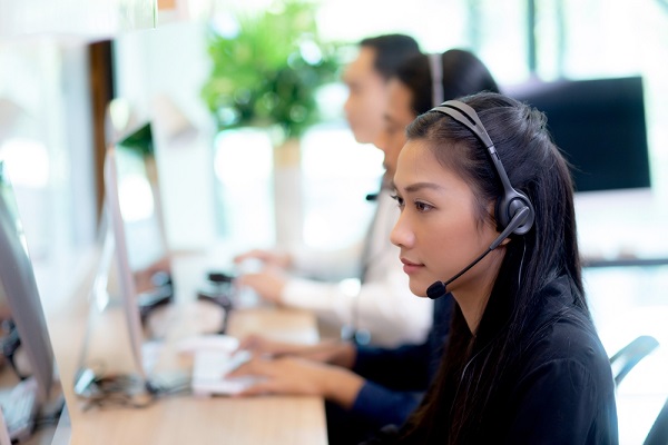 Adanya Layanan Call Center atau Customer Service