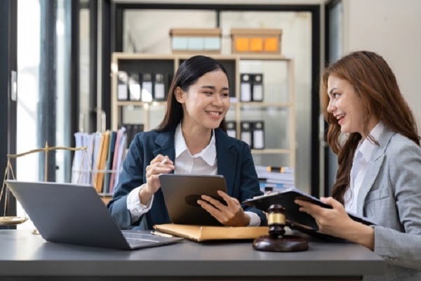 Gunakan Bahasa yang Mudah Dimengerti Juga Jadi Cara Sales Menawarkan Produk dengan Tepat